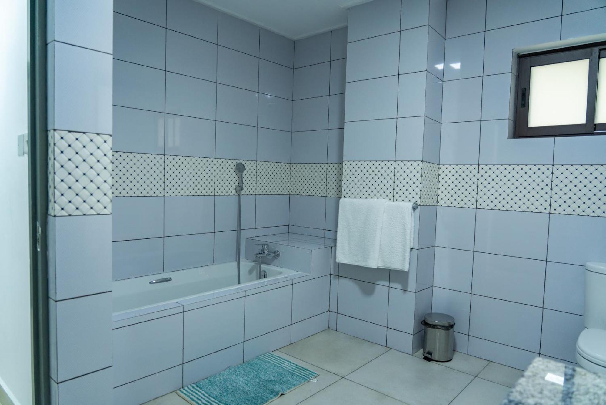 E&E Self Catering Hotel Beau Vallon  Buitenkant foto